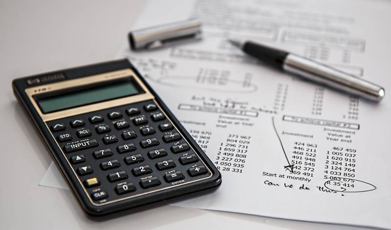Calculatrice dédiée à la comptabilité, facilitant les opérations financières et les analyses comptables