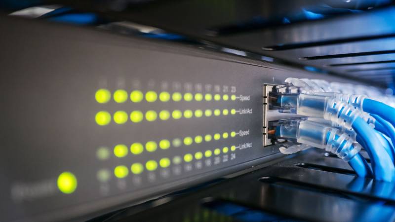 A quoi sert un switch informatique dans le réseau LAN d'une entreprise à Paris 8