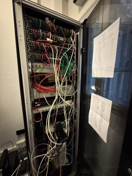 Audit et nettoyage de baie de brassage à Paris Centre – Intervention avant / après